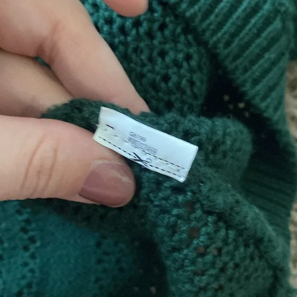 Forever 21 Long Sleeve Cropped Sweater Top - Picture 3 of 5